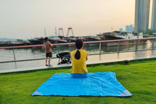 Foldable Lightweight Beach Mat Waterproof Picnic Sleeping Mat (MOQ 10 Sets)