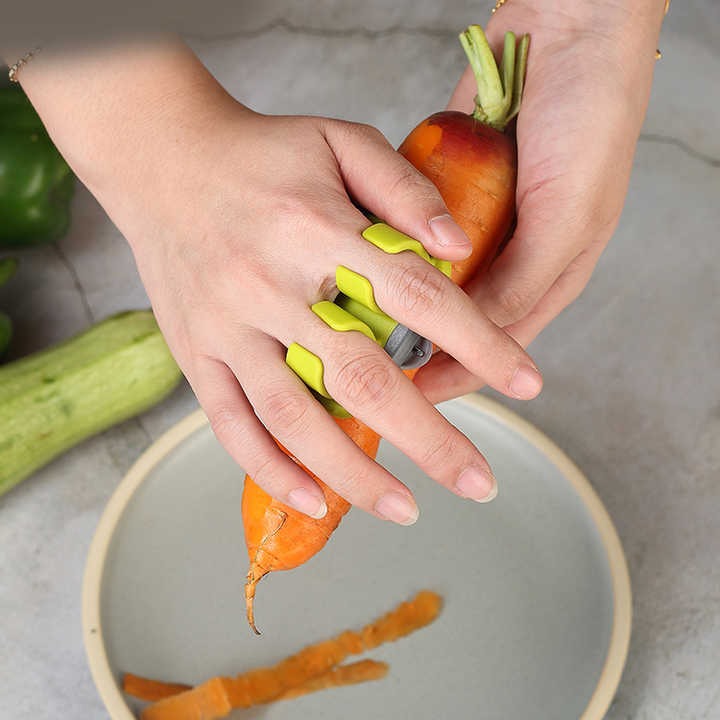 Handy Silicone Finger Grips Peeler for any Vegetables