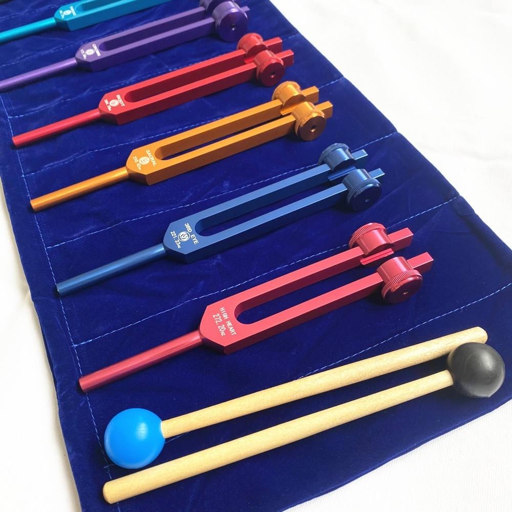 Chakra Tuning Fork Set for Healing, 7 Chakra and 1 Soul Purpose Weighted Colorful Solfeggio Tuning Forks, Aluminum Alloy With Rubber Mallet, Wrench, Cleaning Cloth And Exquisite.